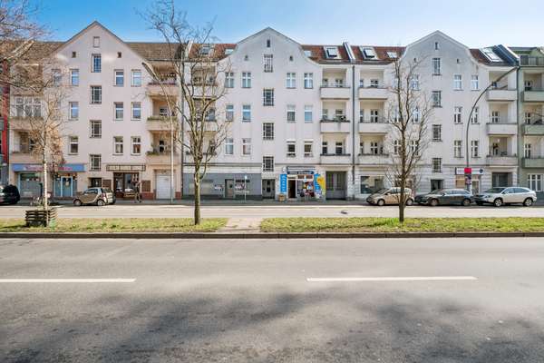 Bezugsfreie möblierte Dachgeschosswohnung mit Terrasse und unverbaubarem Weitblick im Hinterhaus - Thumbnail 17