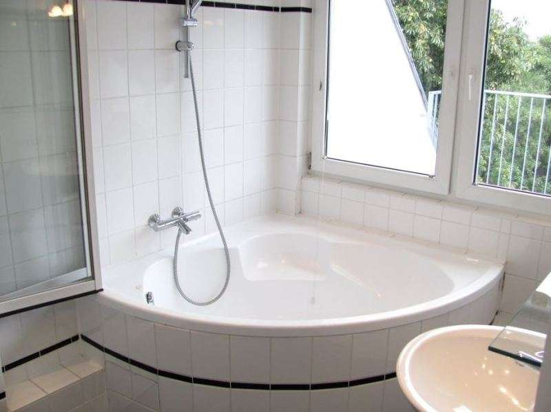 Bezugsfreie möblierte Dachgeschosswohnung mit Terrasse und unverbaubarem Weitblick im Hinterhaus - Bild 28