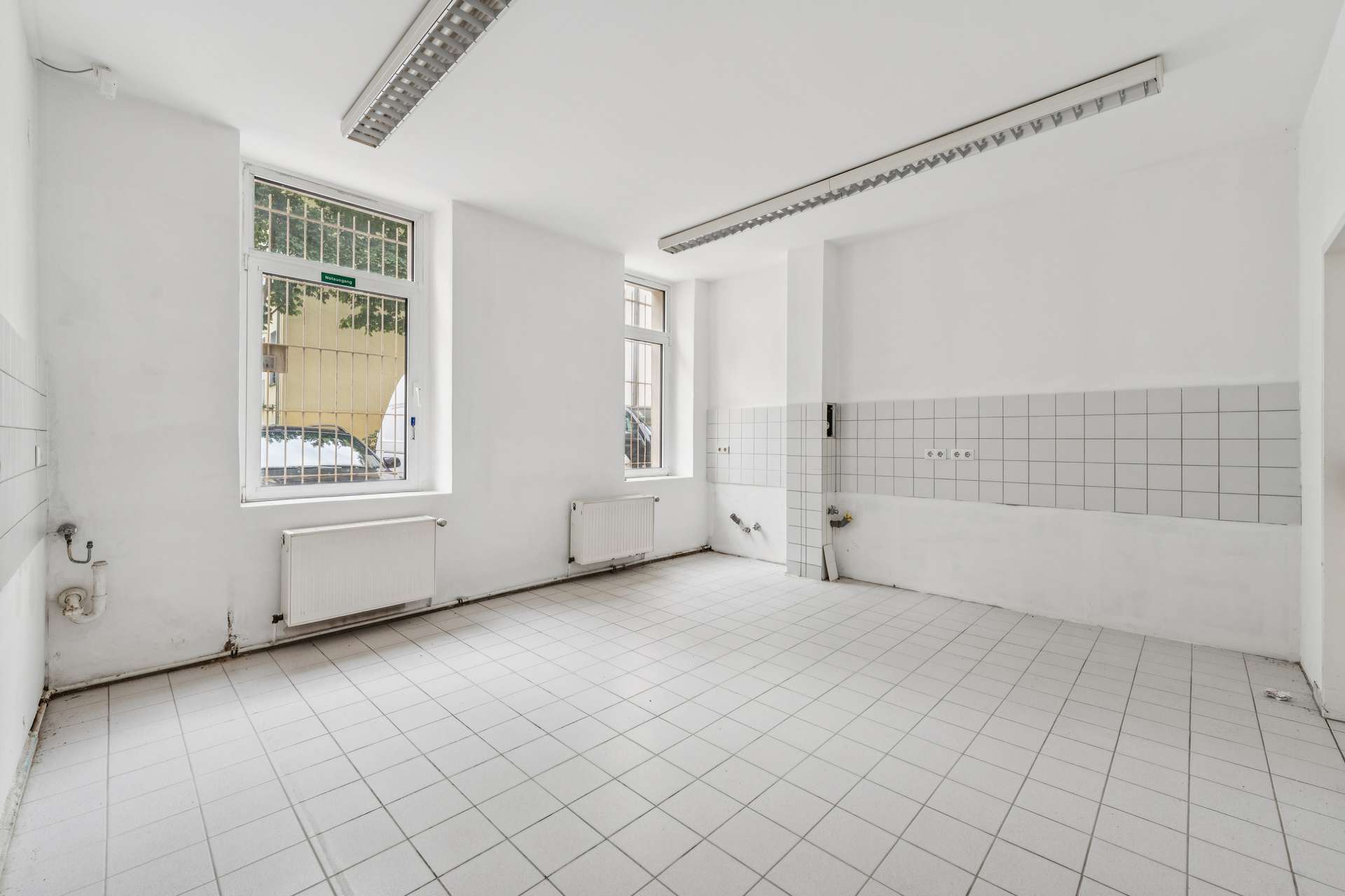 216 m² Eckfläche für Praxis, Kanzlei, Büro, Studio, Einzelhandel, Café, Blumenladen, Supermarkt,etc. - Bild 13