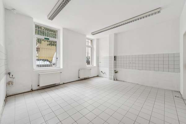 216 m² Eckfläche für Praxis, Kanzlei, Büro, Studio, Einzelhandel, Café, Blumenladen, Supermarkt,etc. - Thumbnail 13