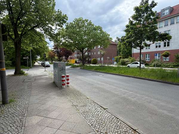 Sicherer Tiefgaragenstellplatz in Tauernallee 34  – Videoüberwacht, gepflegt & sofort verfügbar - Thumbnail 37