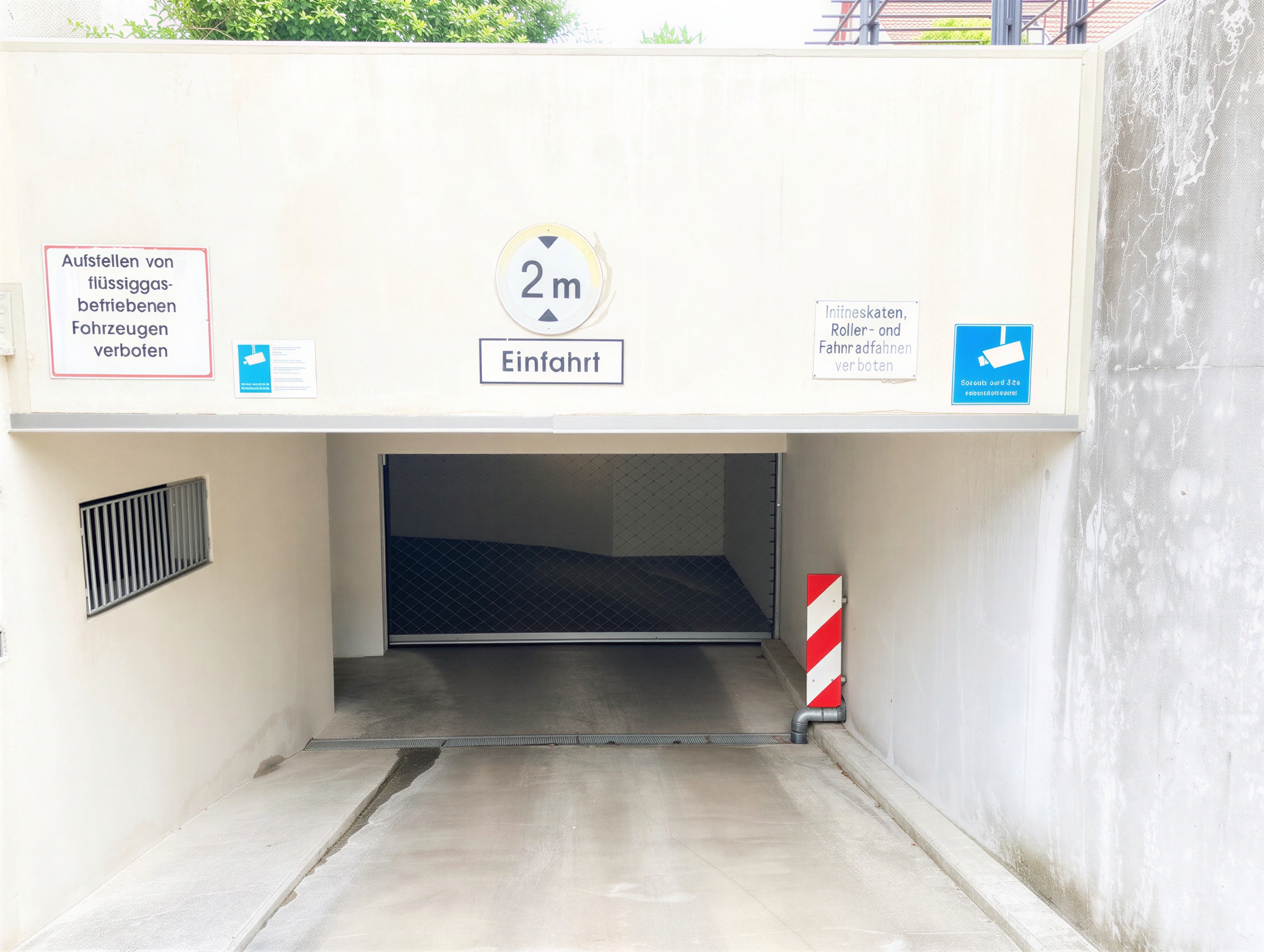 Sicherer Tiefgaragenstellplatz in Tauernallee 34  – Videoüberwacht, gepflegt & sofort verfügbar
