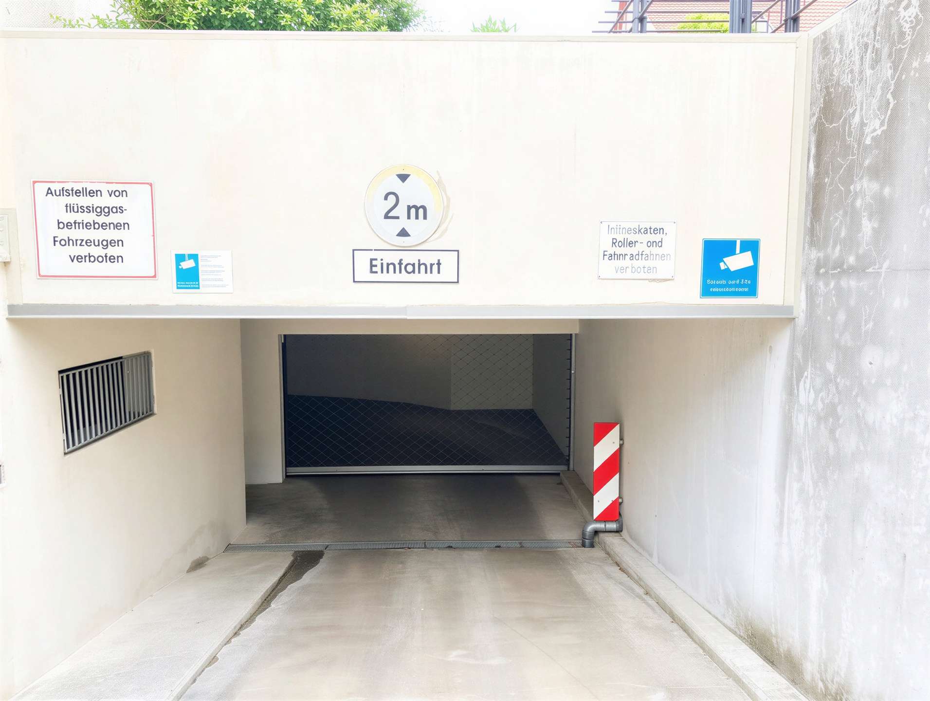 Sicherer Tiefgaragenstellplatz in Tauernallee 34  – Videoüberwacht, gepflegt & sofort verfügbar - Bild 1