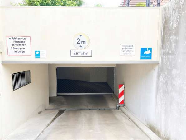 Sicherer Tiefgaragenstellplatz in Tauernallee 34  – Videoüberwacht, gepflegt & sofort verfügbar