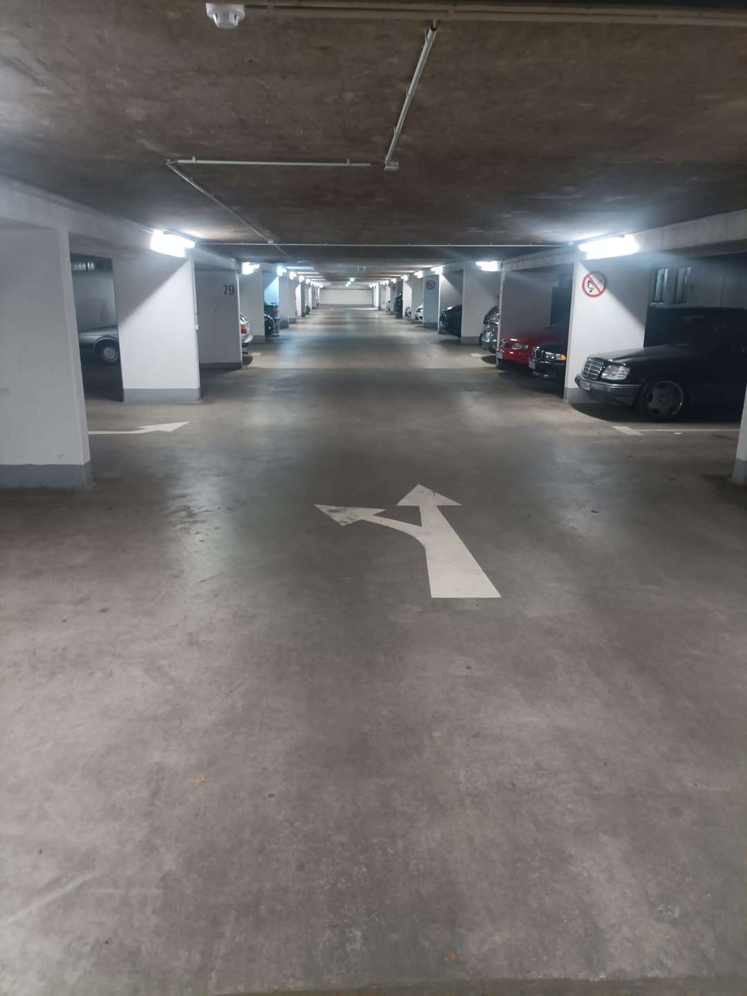 Sicherer Tiefgaragenstellplatz in Tauernallee 34  – Videoüberwacht, gepflegt & sofort verfügbar - Bild 19