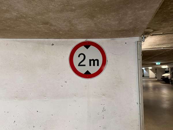 Sicherer Tiefgaragenstellplatz in Tauernallee 34  – Videoüberwacht, gepflegt & sofort verfügbar - Thumbnail 34