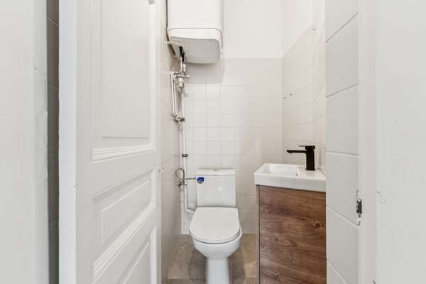 Repräsentative Altbau-Gewerbeeinheit mit umfassender Nutzungsfreiheit in Berlin-Charlottenburg - Thumbnail 18