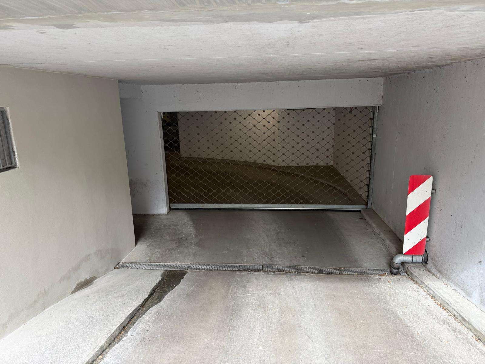 Sicherer Tiefgaragenstellplatz in Tauernallee 34  – Videoüberwacht, gepflegt & sofort verfügbar - Bild 40