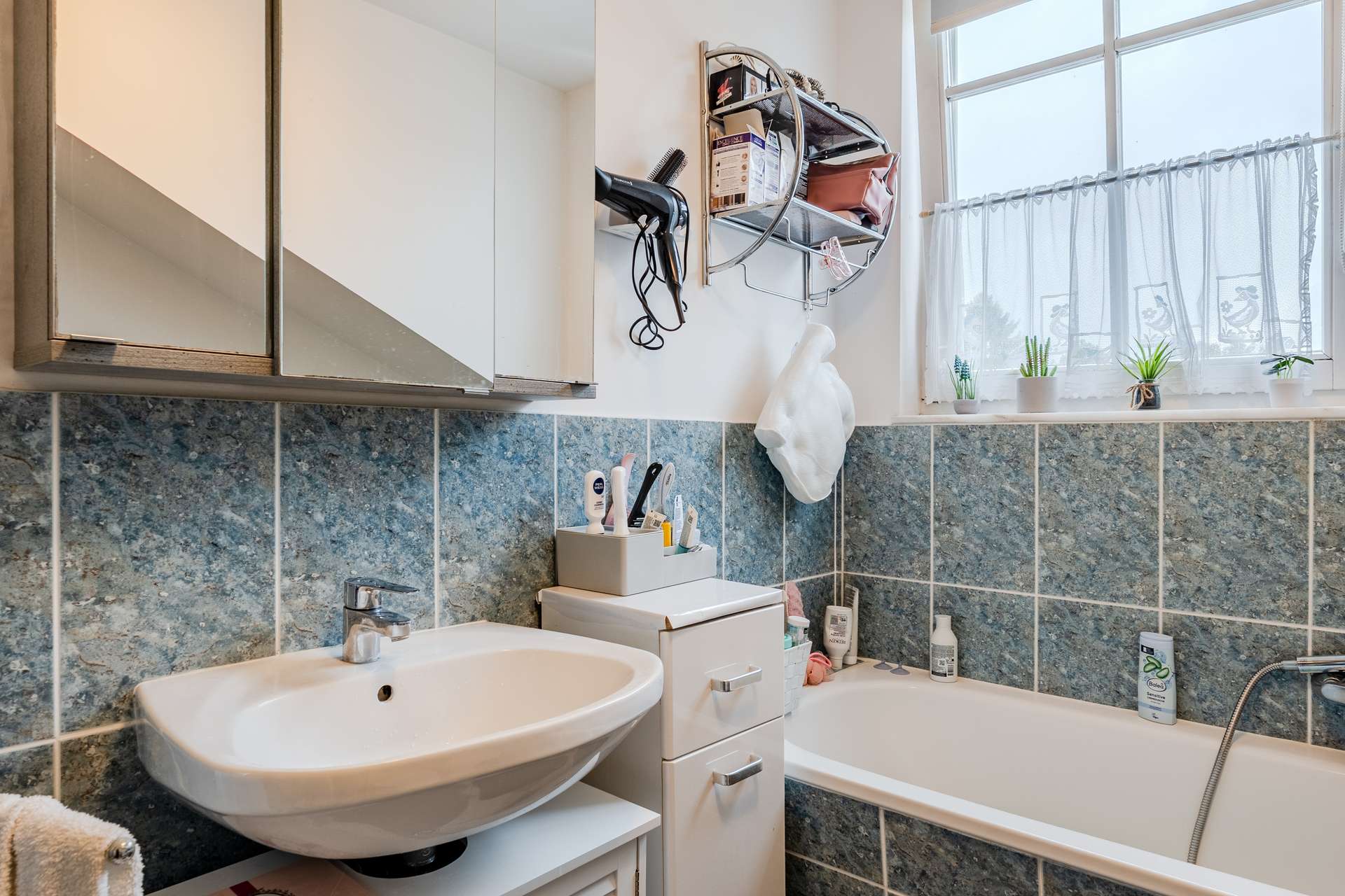 Modernisierte 2-Zimmer-Wohnung mit Teilmöblierung & Einbauküche in Berlin-Rudow - Bild 17