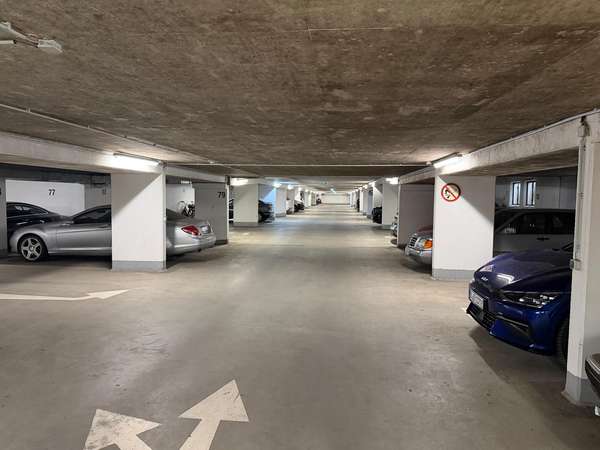 Sicherer Tiefgaragenstellplatz in Tauernallee 34  – Videoüberwacht, gepflegt & sofort verfügbar - Thumbnail 30
