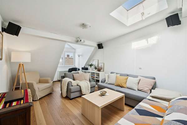 Bezugsfreie möblierte Dachgeschosswohnung mit Terrasse und unverbaubarem Weitblick im Hinterhaus - Thumbnail 8
