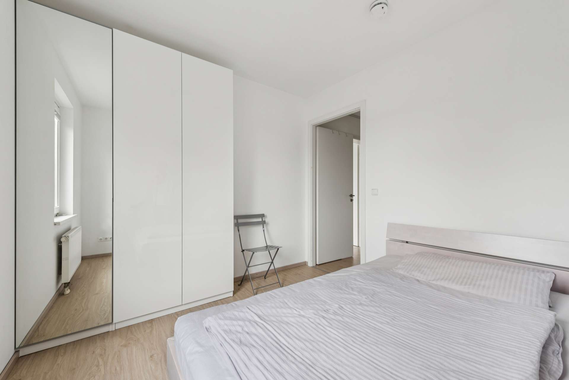 Bezugsfreie, möblierte 2-Zimmer-Eigentumswohnung im 3. Obergeschoss – barrierefrei mit Aufzug - Bild 9