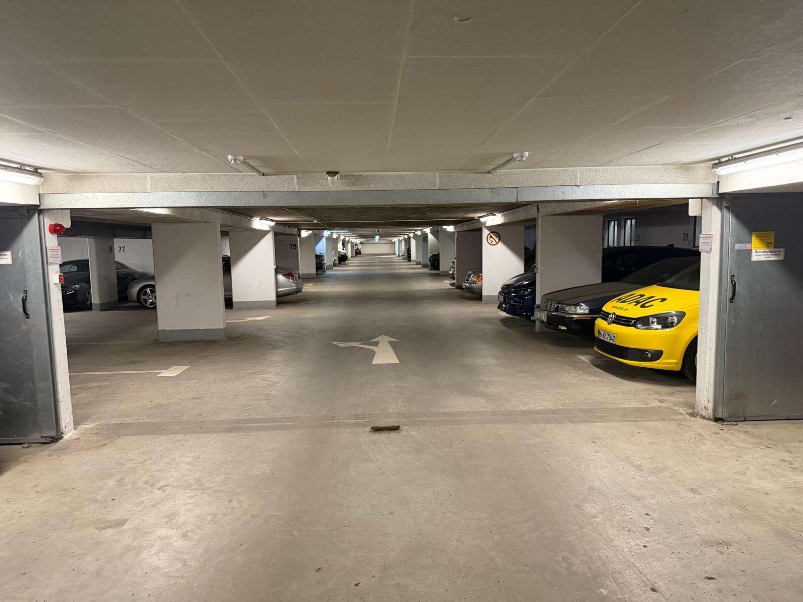 Sicherer Tiefgaragenstellplatz in Tauernallee 34  – Videoüberwacht, gepflegt & sofort verfügbar - Bild 28