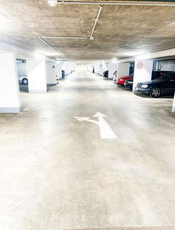 Sicherer Tiefgaragenstellplatz in Tauernallee 34  – Videoüberwacht, gepflegt & sofort verfügbar - Thumbnail 9