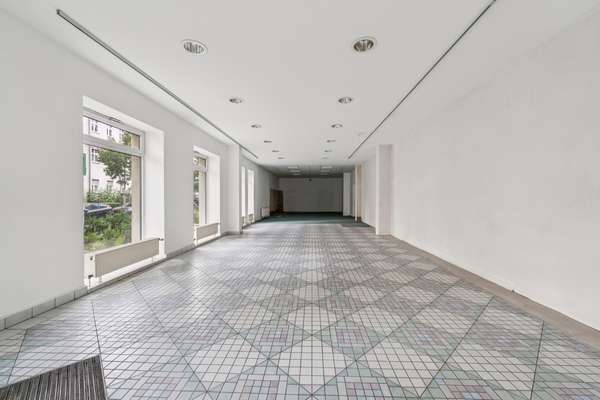 216 m² Eckfläche für Praxis, Kanzlei, Büro, Studio, Einzelhandel, Café, Blumenladen, Supermarkt,etc.