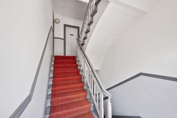 Bezugsfreie möblierte Dachgeschosswohnung mit Terrasse und unverbaubarem Weitblick im Hinterhaus - Thumbnail 20