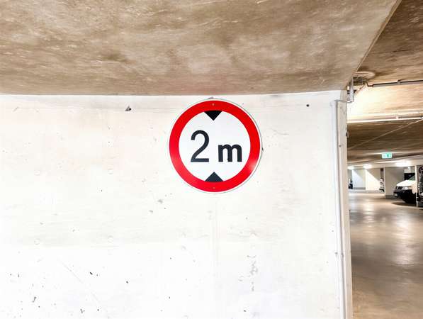 Sicherer Tiefgaragenstellplatz in Tauernallee 34  – Videoüberwacht, gepflegt & sofort verfügbar - Thumbnail 33
