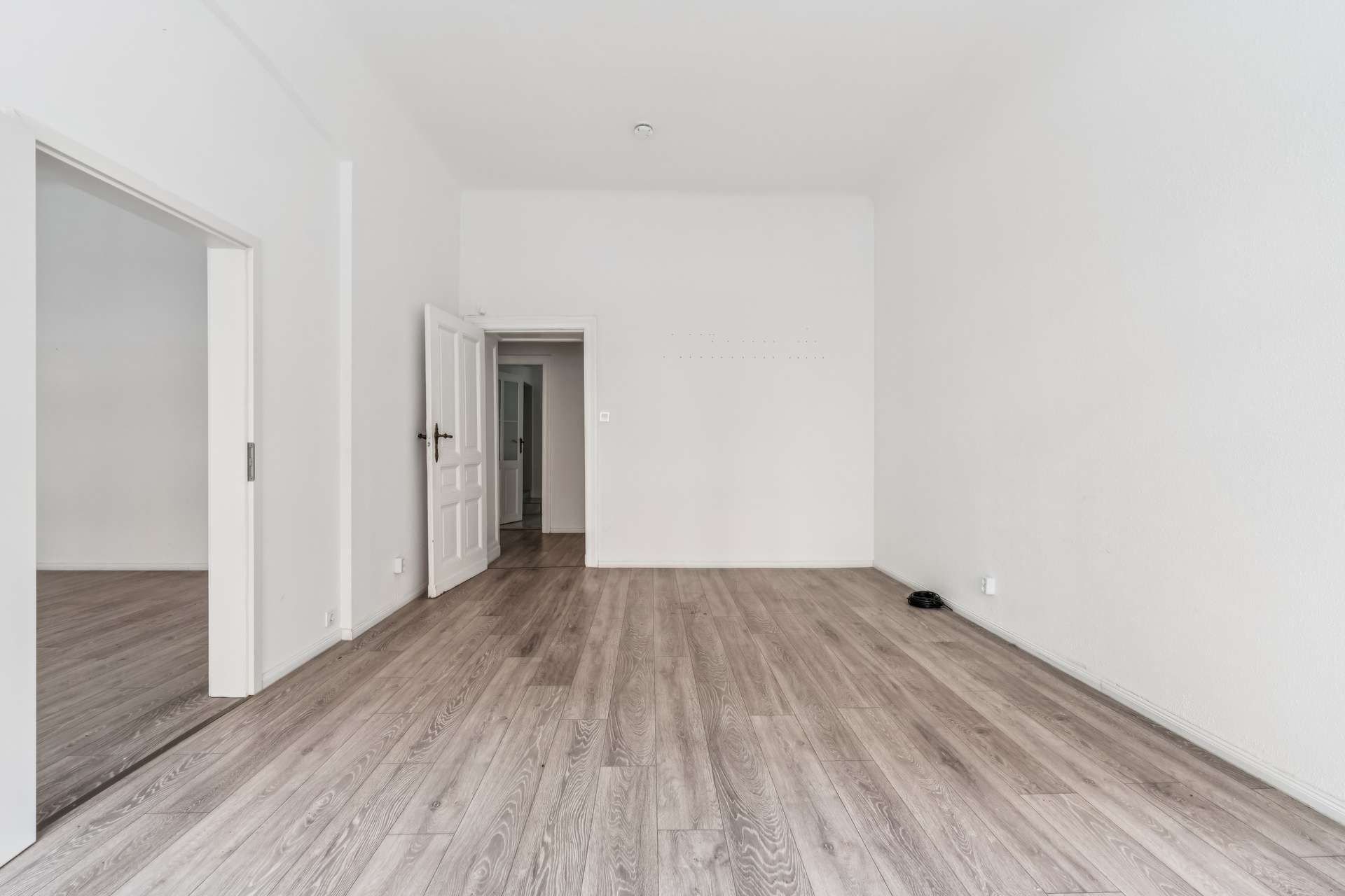 Repräsentative Altbau-Gewerbeeinheit mit umfassender Nutzungsfreiheit in Berlin-Charlottenburg - Bild 6