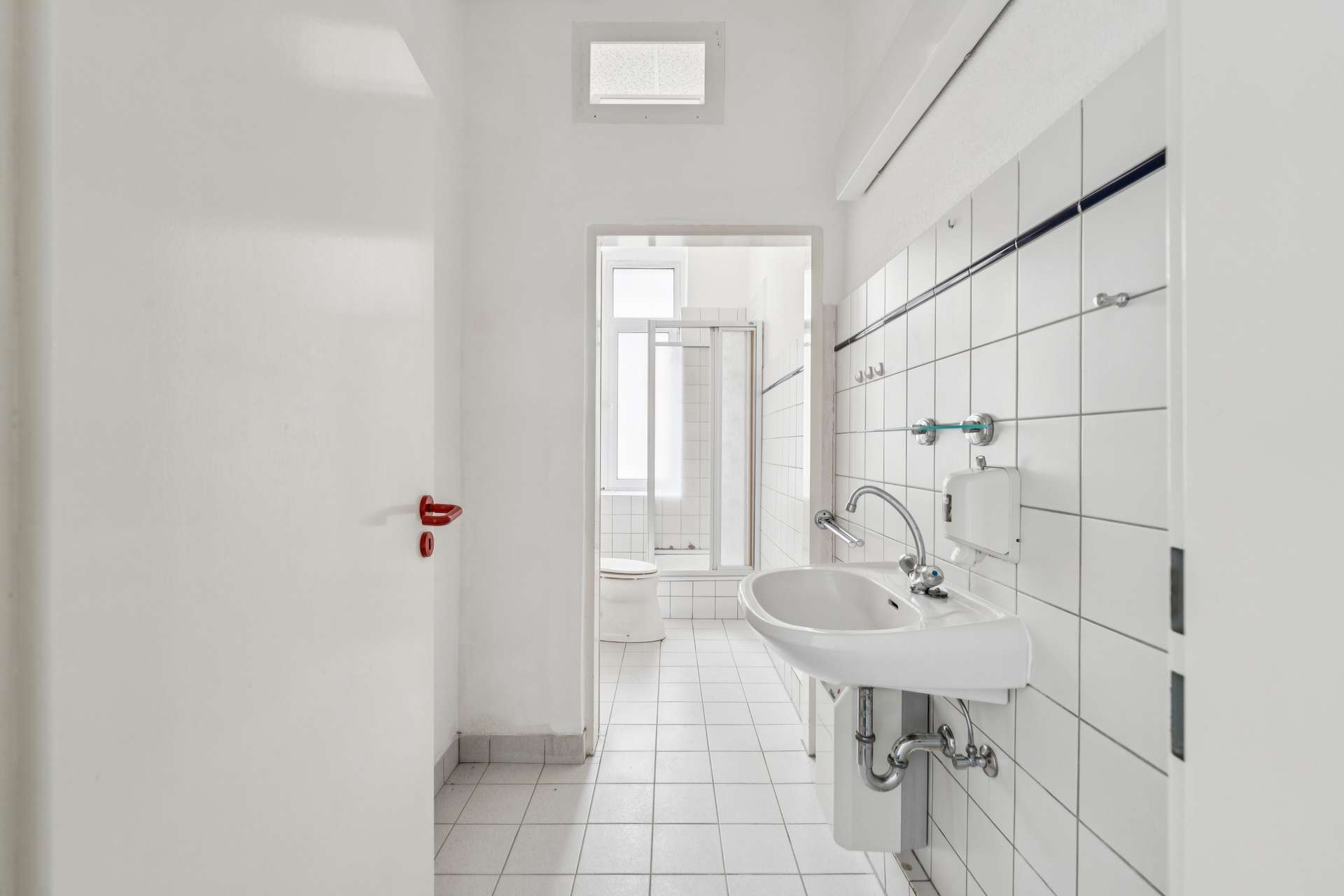 216 m² Eckfläche für Praxis, Kanzlei, Büro, Studio, Einzelhandel, Café, Blumenladen, Supermarkt,etc. - Bild 15