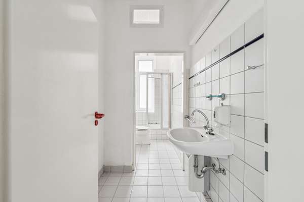 216 m² Eckfläche für Praxis, Kanzlei, Büro, Studio, Einzelhandel, Café, Blumenladen, Supermarkt,etc. - Thumbnail 15