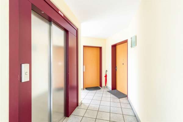 Bezugsfreie, möblierte 2-Zimmer-Eigentumswohnung im 3. Obergeschoss – barrierefrei mit Aufzug - Thumbnail 11