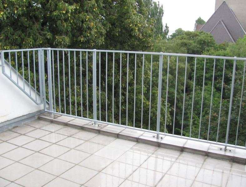Bezugsfreie möblierte Dachgeschosswohnung mit Terrasse und unverbaubarem Weitblick im Hinterhaus - Bild 35