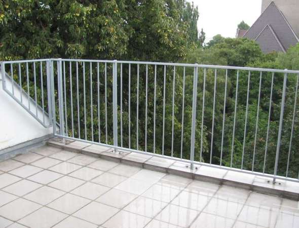 Bezugsfreie möblierte Dachgeschosswohnung mit Terrasse und unverbaubarem Weitblick im Hinterhaus - Thumbnail 35