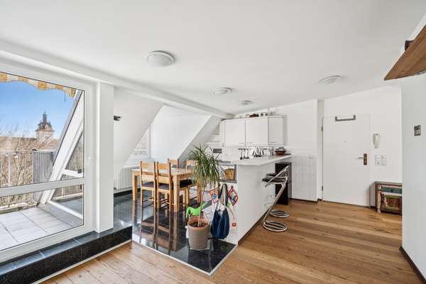 Bezugsfreie möblierte Dachgeschosswohnung mit Terrasse und unverbaubarem Weitblick im Hinterhaus - Thumbnail 14