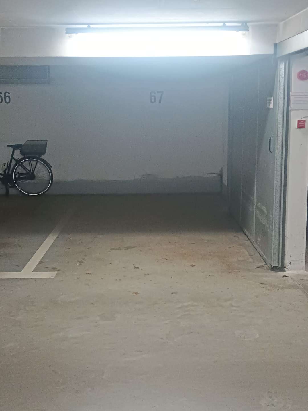 Sicherer Tiefgaragenstellplatz in Tauernallee 34  – Videoüberwacht, gepflegt & sofort verfügbar - Bild 18