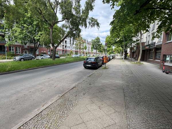 Sicherer Tiefgaragenstellplatz in Tauernallee 34  – Videoüberwacht, gepflegt & sofort verfügbar - Thumbnail 38