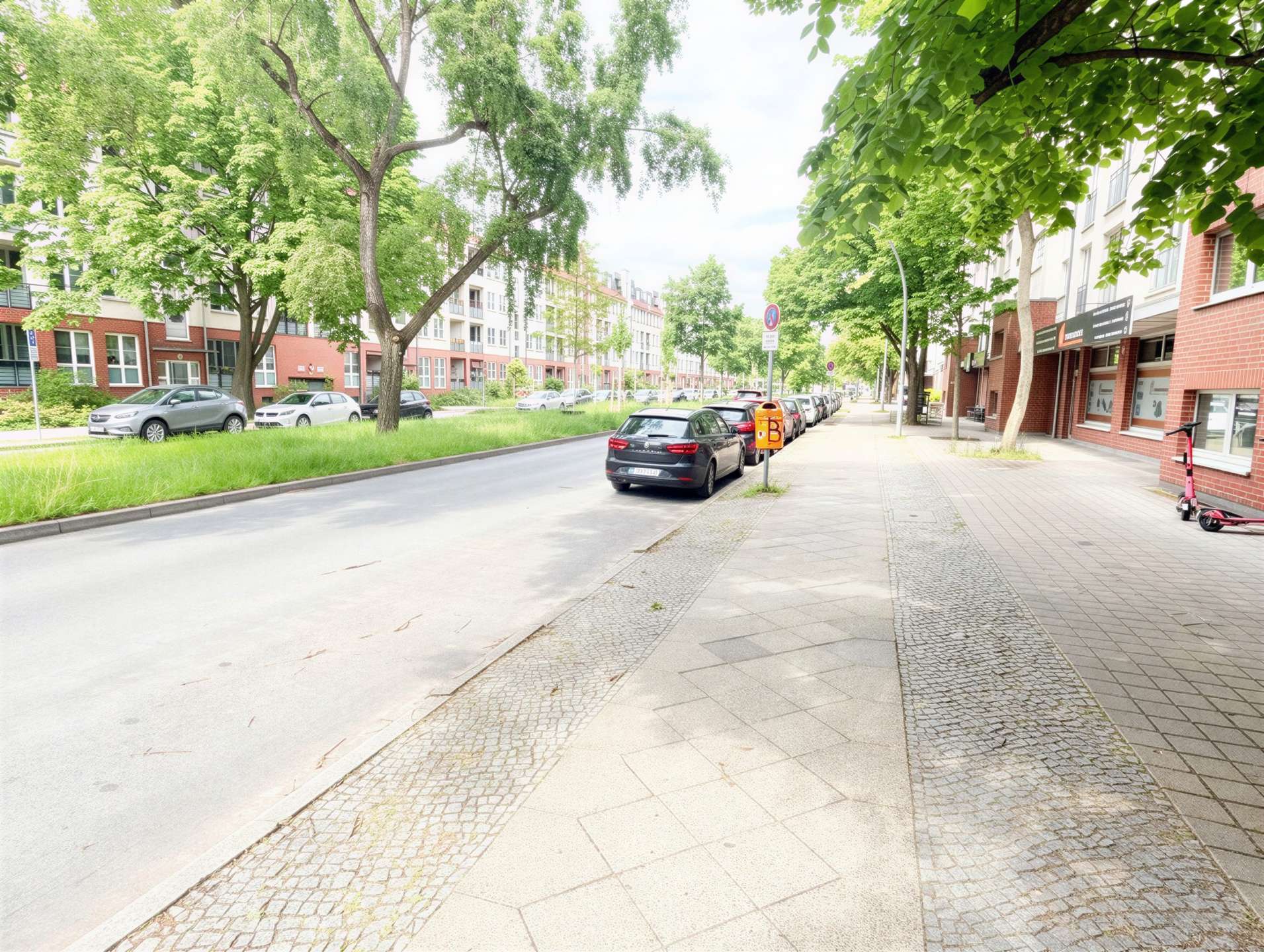 Sicherer Tiefgaragenstellplatz in Tauernallee 34  – Videoüberwacht, gepflegt & sofort verfügbar - Bild 12