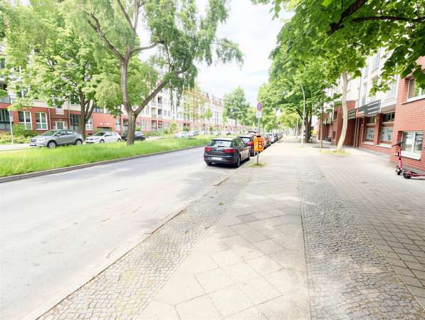 Sicherer Tiefgaragenstellplatz in Tauernallee 34  – Videoüberwacht, gepflegt & sofort verfügbar - Thumbnail 12