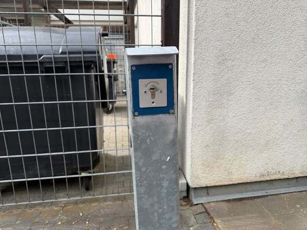 Sicherer Tiefgaragenstellplatz in Tauernallee 34  – Videoüberwacht, gepflegt & sofort verfügbar - Thumbnail 14