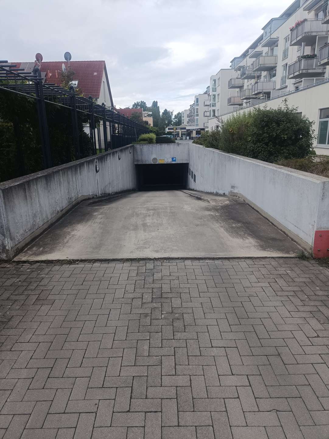 Sicherer Tiefgaragenstellplatz in Tauernallee 34  – Videoüberwacht, gepflegt & sofort verfügbar - Bild 15