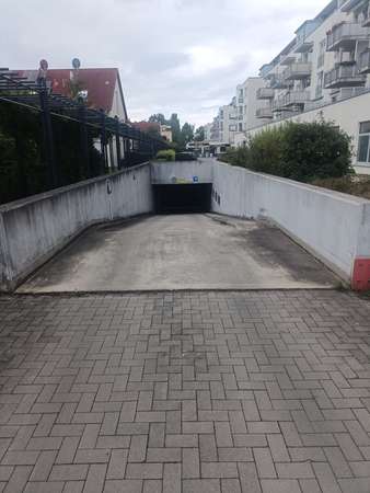 Sicherer Tiefgaragenstellplatz in Tauernallee 34  – Videoüberwacht, gepflegt & sofort verfügbar - Thumbnail 15