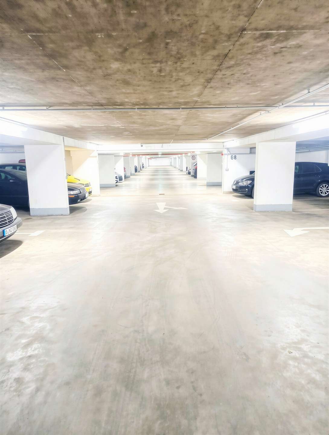 Sicherer Tiefgaragenstellplatz in Tauernallee 34  – Videoüberwacht, gepflegt & sofort verfügbar - Bild 11