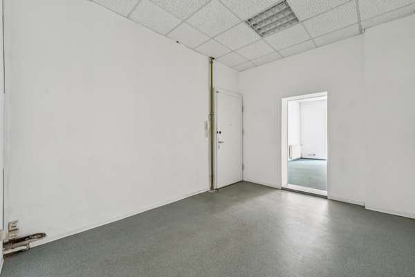 216 m² Eckfläche für Praxis, Kanzlei, Büro, Studio, Einzelhandel, Café, Blumenladen, Supermarkt,etc. - Thumbnail 14