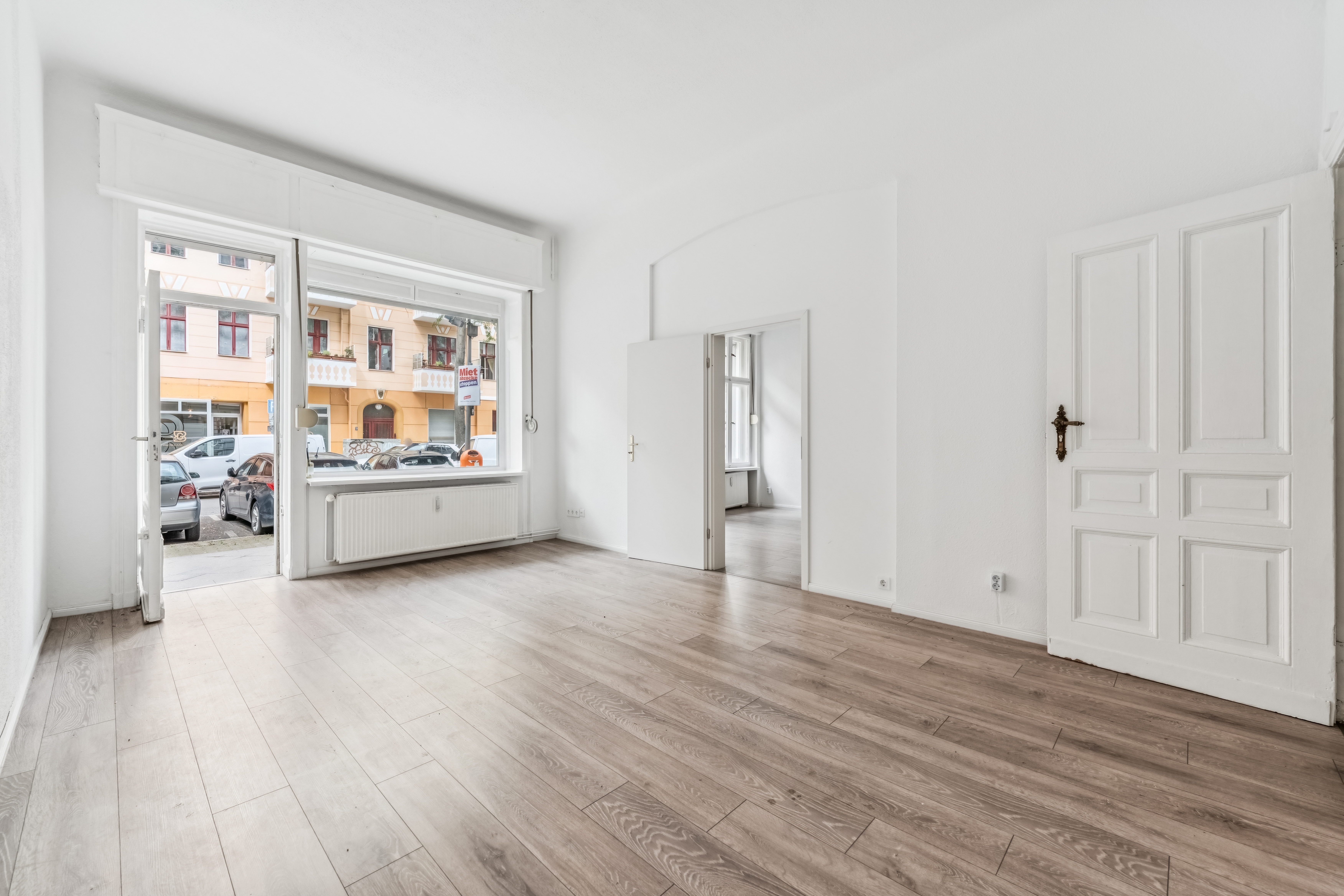 Repräsentative Altbau-Gewerbeeinheit mit umfassender Nutzungsfreiheit in Berlin-Charlottenburg