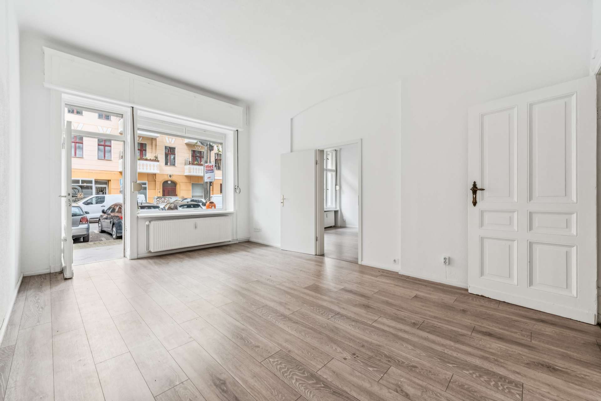 Repräsentative Altbau-Gewerbeeinheit mit umfassender Nutzungsfreiheit in Berlin-Charlottenburg - Bild 1