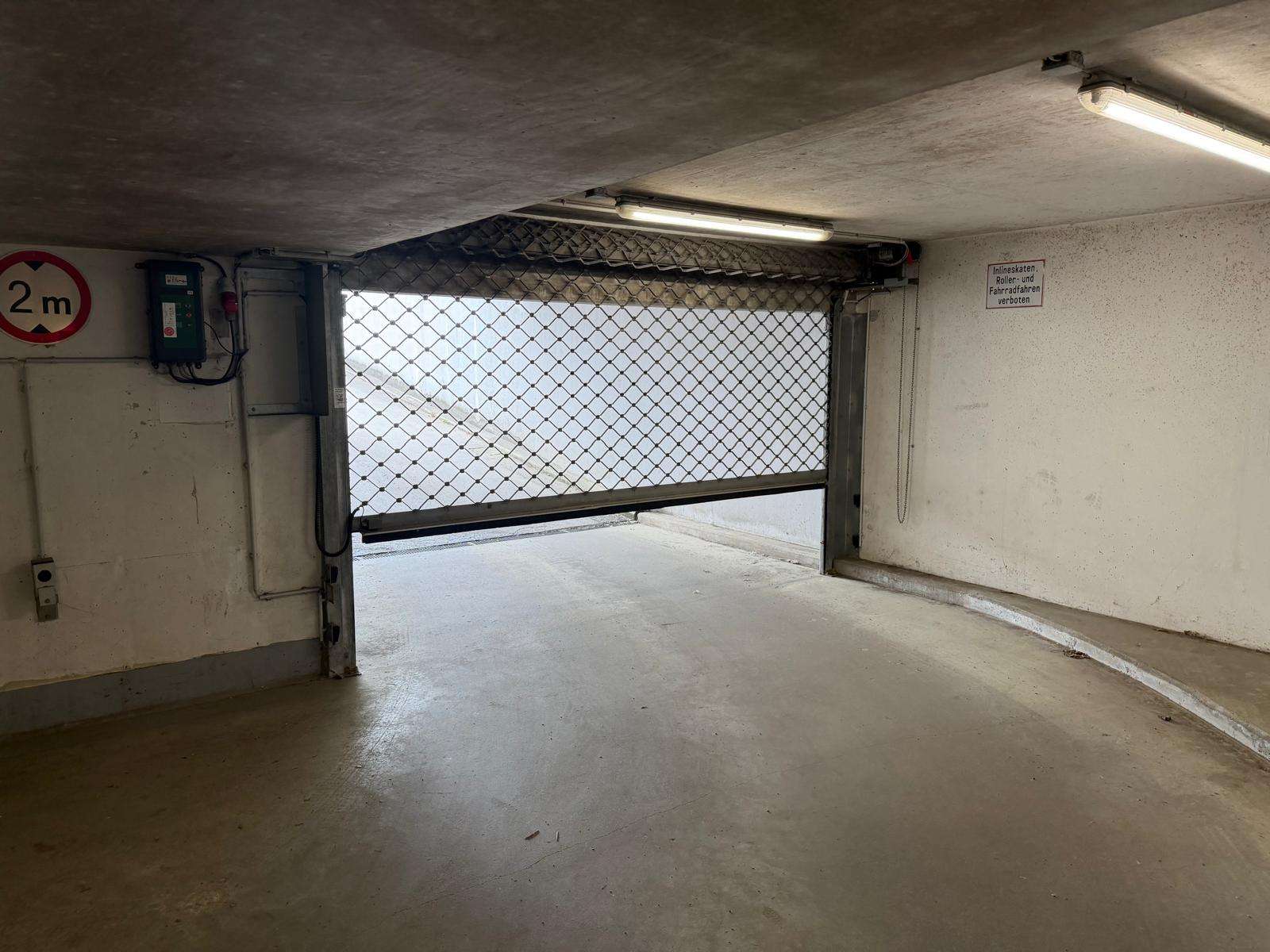 Sicherer Tiefgaragenstellplatz in Tauernallee 34  – Videoüberwacht, gepflegt & sofort verfügbar - Bild 32