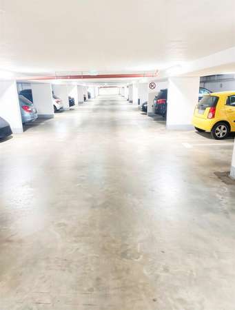 Sicherer Tiefgaragenstellplatz in Tauernallee 34  – Videoüberwacht, gepflegt & sofort verfügbar - Thumbnail 10