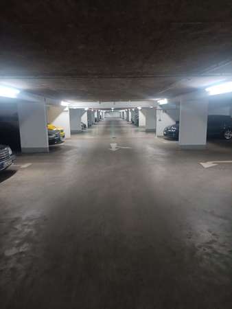 Sicherer Tiefgaragenstellplatz in Tauernallee 34  – Videoüberwacht, gepflegt & sofort verfügbar - Thumbnail 24
