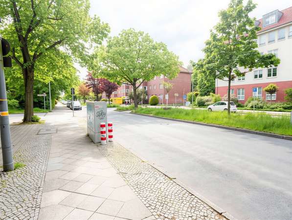 Sicherer Tiefgaragenstellplatz in Tauernallee 34  – Videoüberwacht, gepflegt & sofort verfügbar - Thumbnail 13