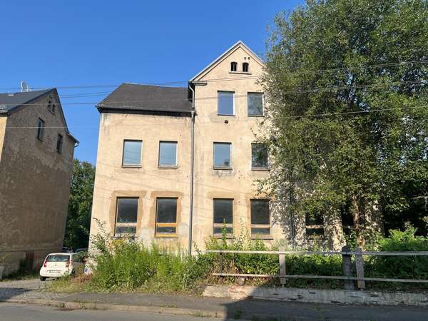 Mehrfamilienhaus in Zwickau-Cainsdorf - Sanierungsobjekt mit großem Grundstück