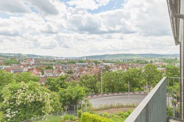 Weitblick über Stuttgart - 4,5 Zimmer Wohnung zu vermieten