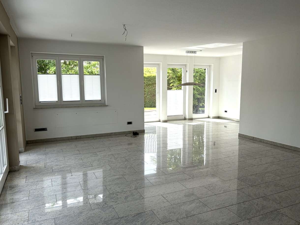 Traumhaftes Einfamilienhaus in wunderbarer Lage in einer Sackgasse ! - Foto 2