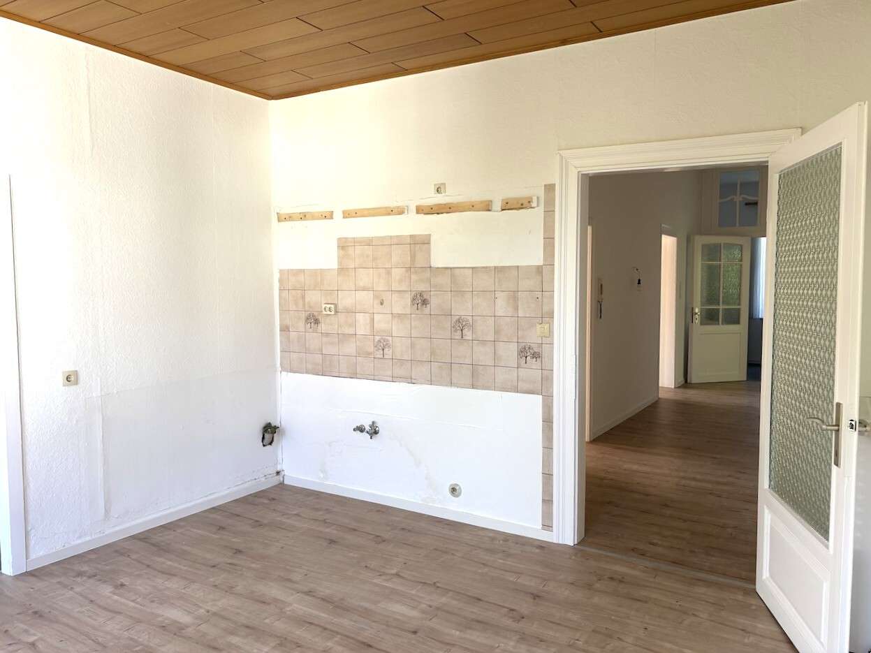 Altbauwohnung im Zentrum ! Frisch renoviert, großzügig und modernisierte 4 Zimmer - Photo 3