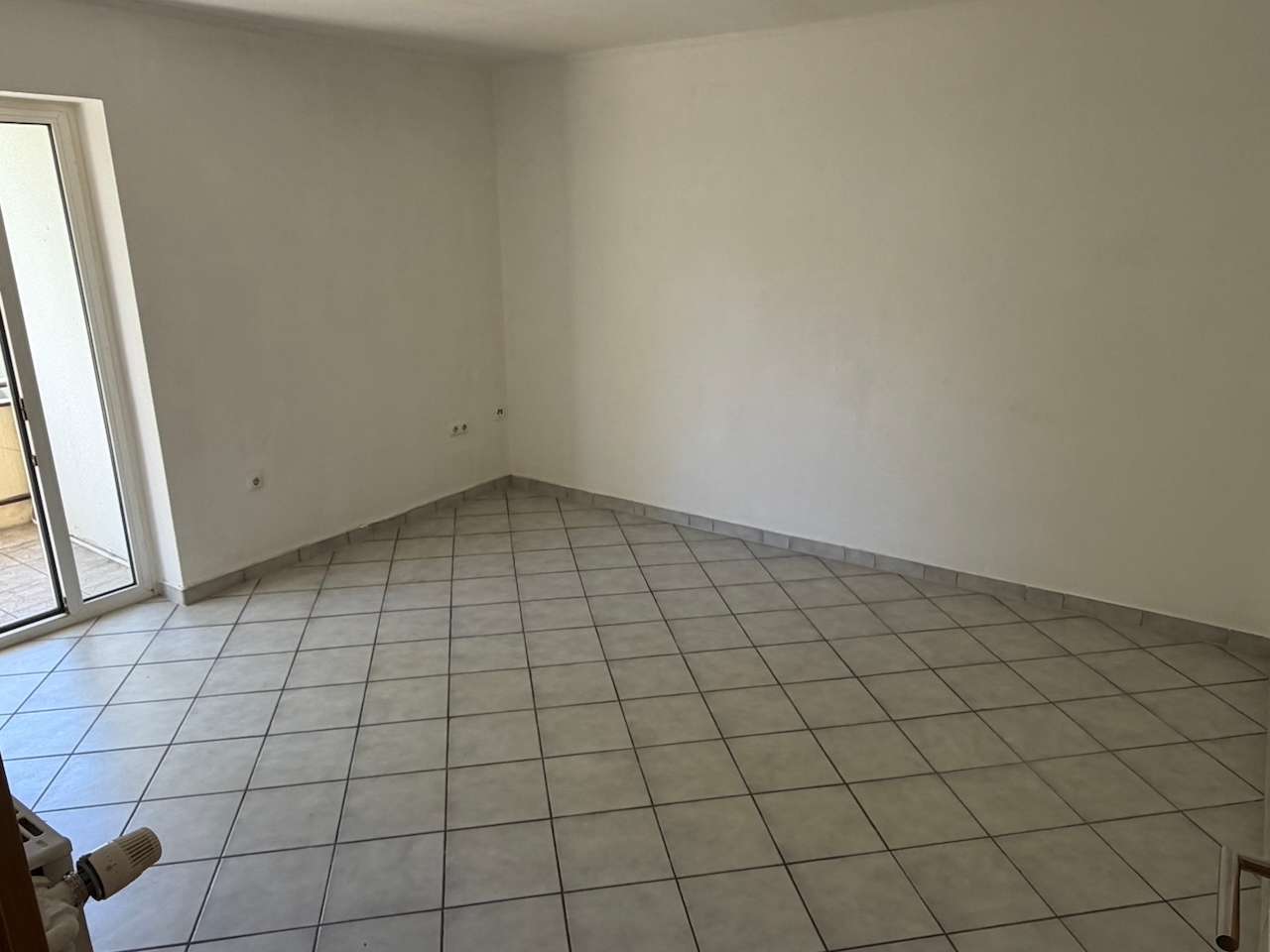 Kleine 2 Zimmer Singlewohnung mit kleiner Einbauküche und Balkon ! - Foto 4