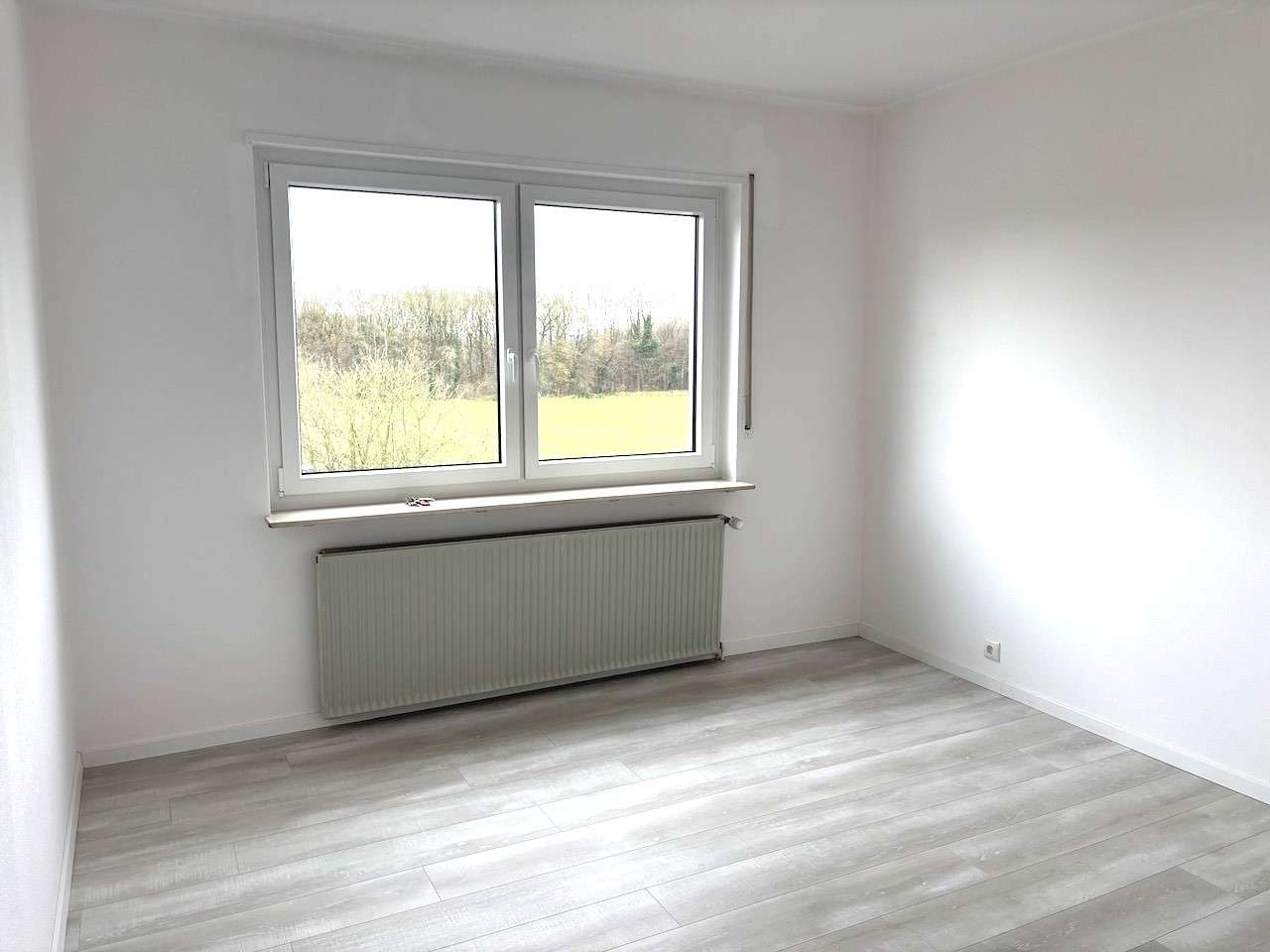 Schicke noch junge Etagenwohnung mit Balkon und Blick ins Grüne !! - Photo 4