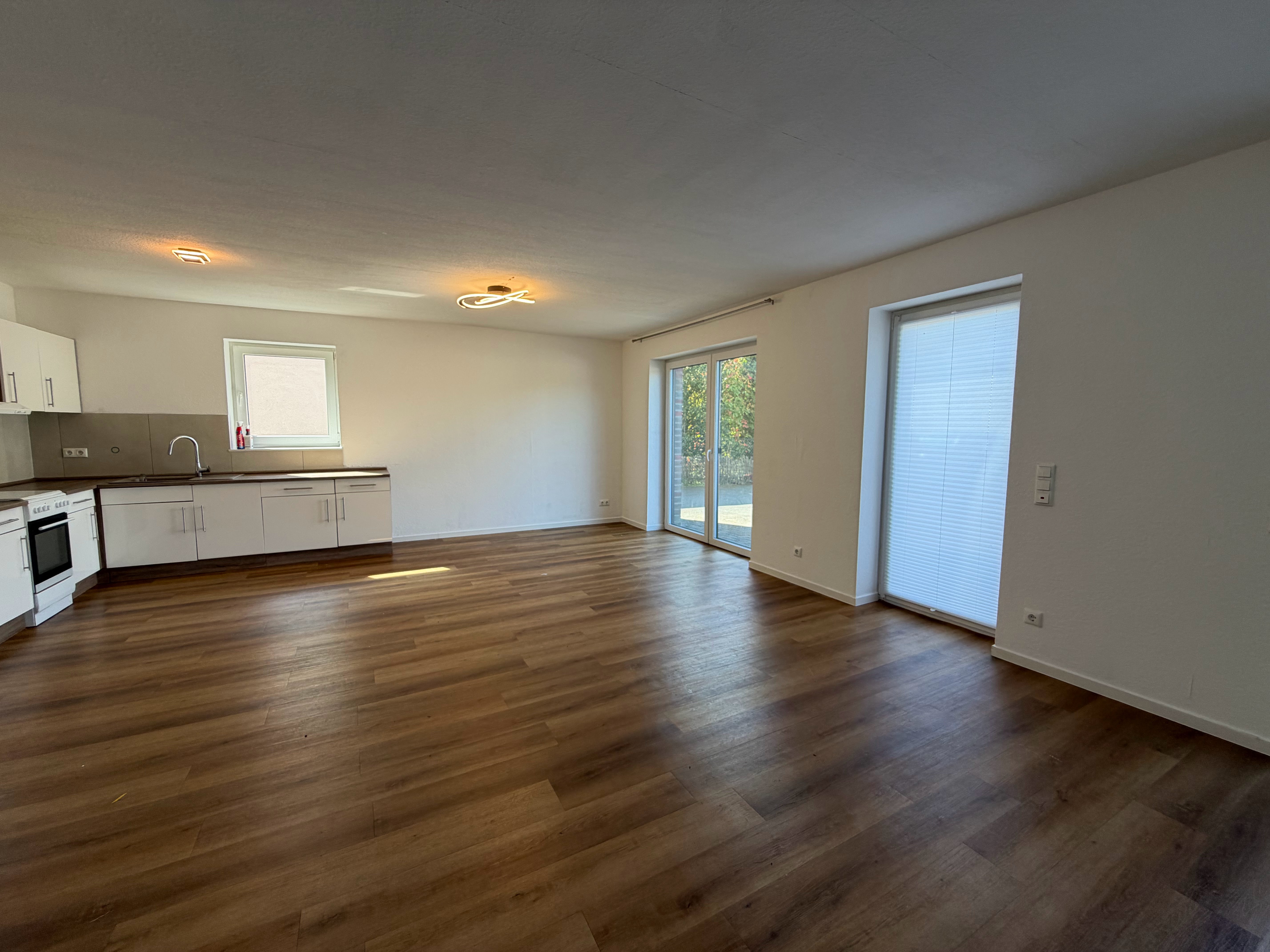 Wohnen wie im eigenen Haus: Moderne 3-Zimmer-Gartenwohnung (Bj. 2022) in Neuss-Norf